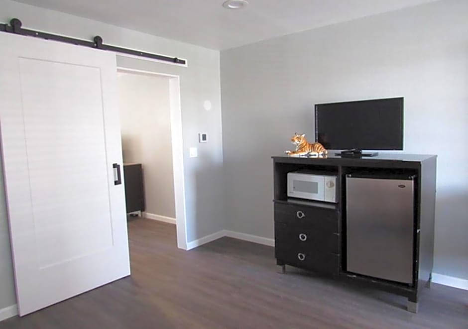 Capri Suites Anaheim