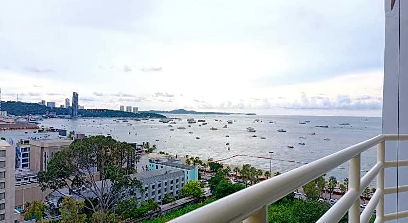 View Talay 6 Pattaya Beach Condominium by Honey