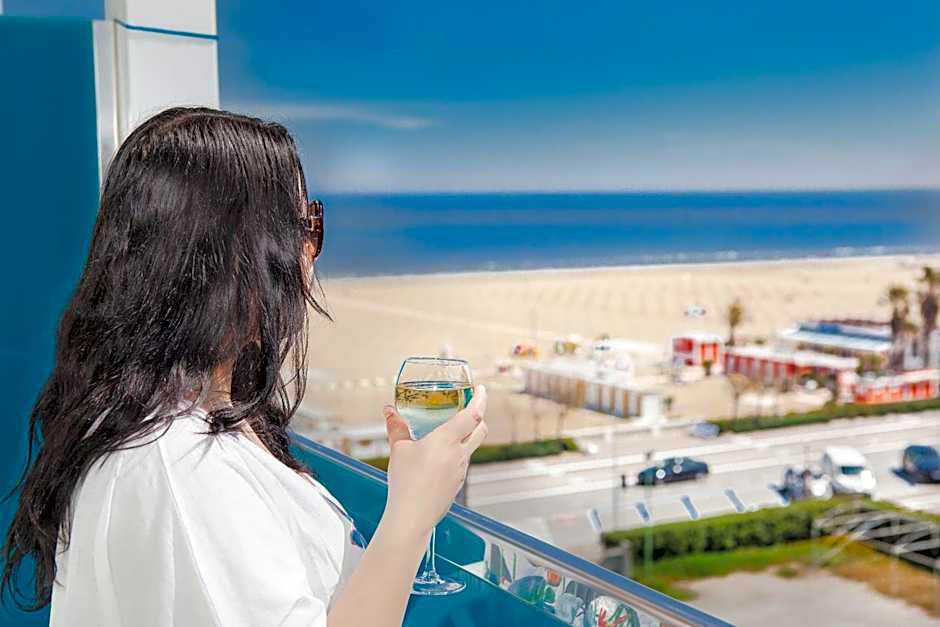 MoMo Seaview Hotel