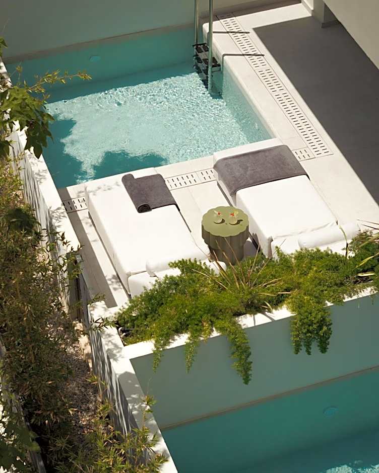 Theartemis Palace