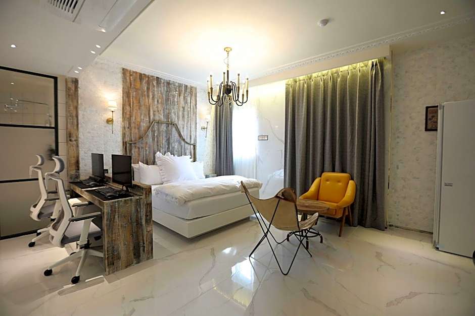 February Hotel SeongSeo