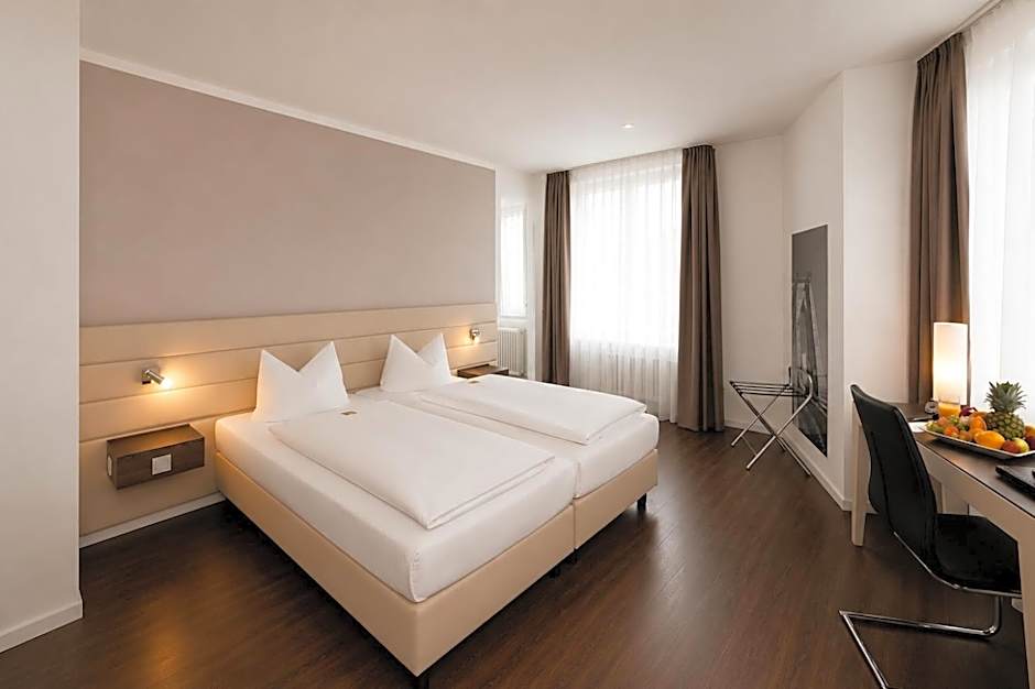 Manhattan Hotel