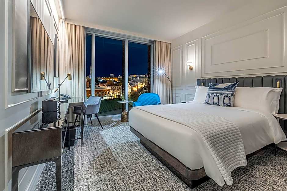 Le Capitole Hotel