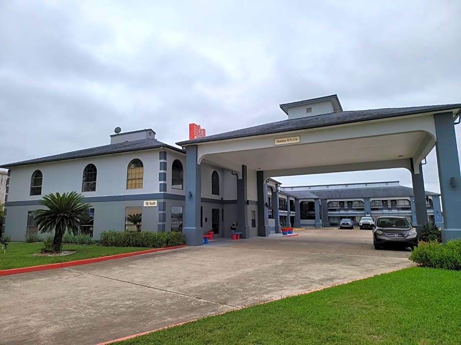 Texas Inn and Suites Raymondville