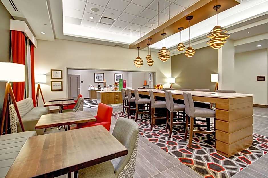 Hampton Inn By Hilton and Suites Medicine Hat, AB, Canada