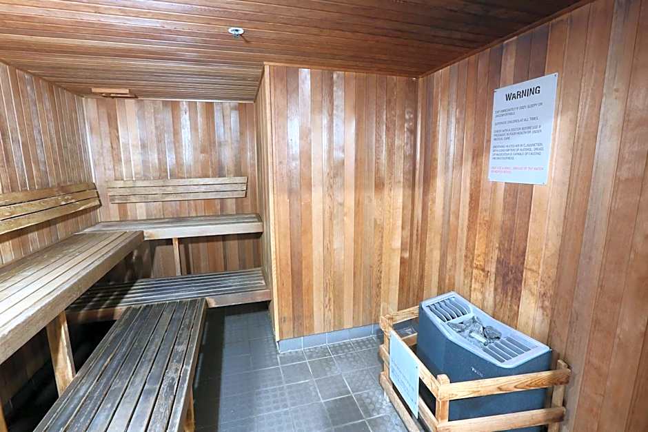 602 Harbour Lights Studio - Pool Gym and Sauna