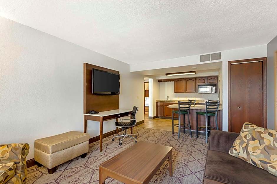 Best Western Plus Longbranch Hotel & Convention Center