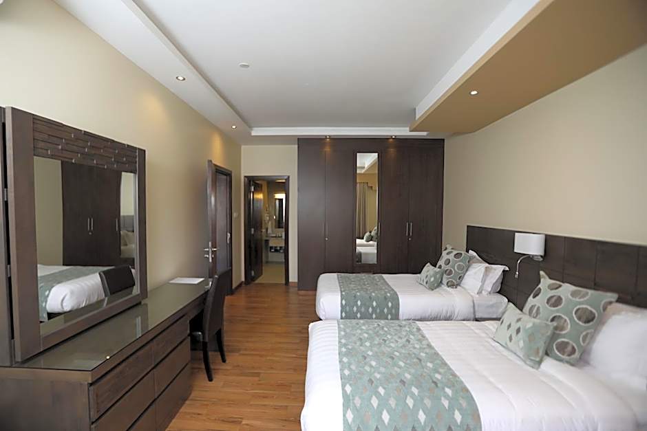 Bidwood Suite Hotel, Opposite Sarit Centre