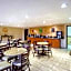 La Quinta Inn & Suites by Wyndham Woodburn