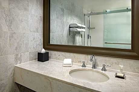 Guest room, 2 Queen, Courtyard view