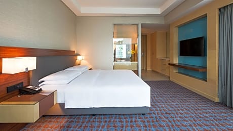 1 King Bed with Pool View