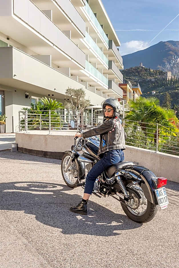 HOODY ACTIVE & HAPPINESS HOTEL