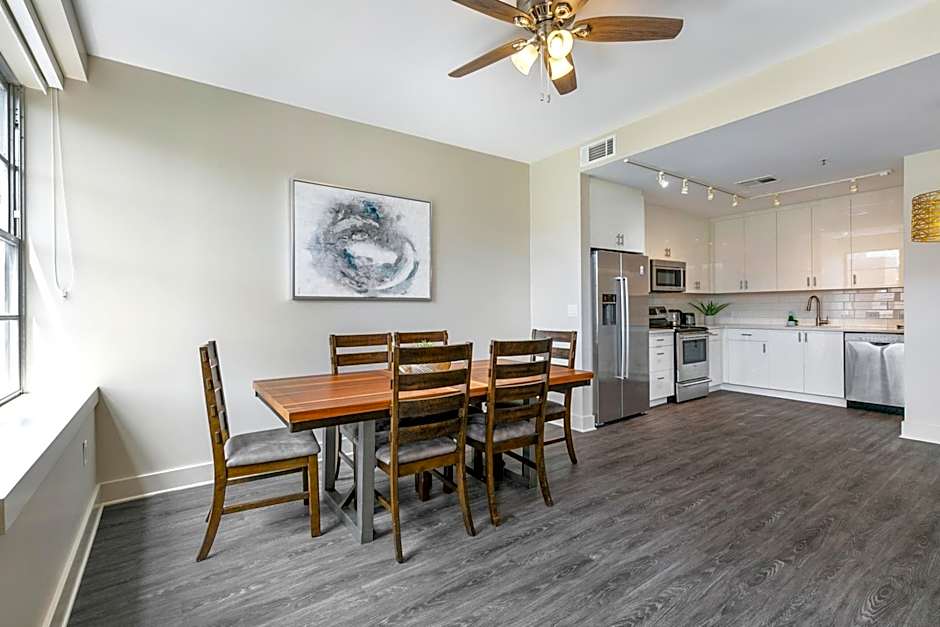 Spacious 4BR Luxury Condo Steps to French Quarter