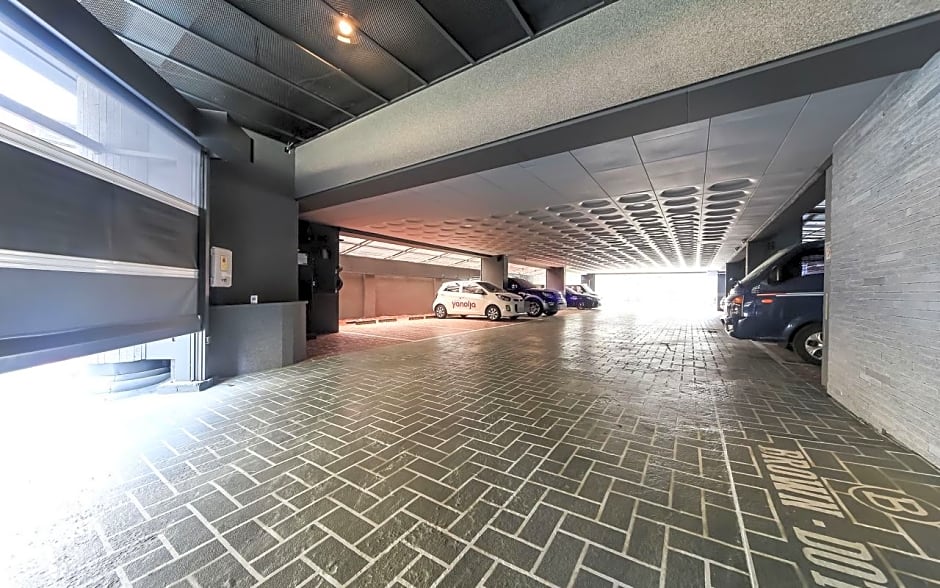 Gupo Brown-Dot Hotel