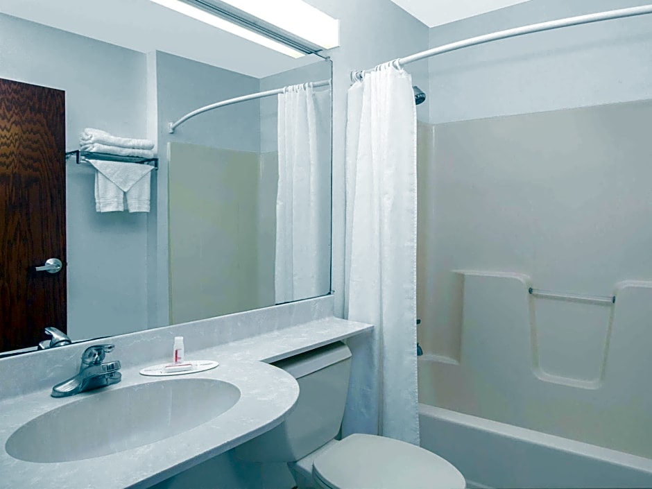 Microtel Inn & Suites By Wyndham Meridian