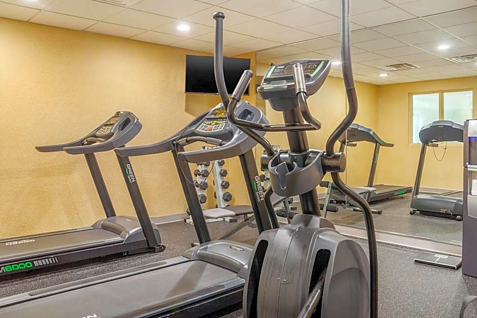 Sleep Inn & Suites Milwaukee Airport