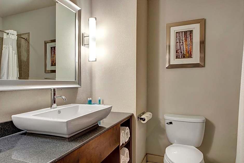 Holiday Inn Express and Suites Oklahoma City North By IHG
