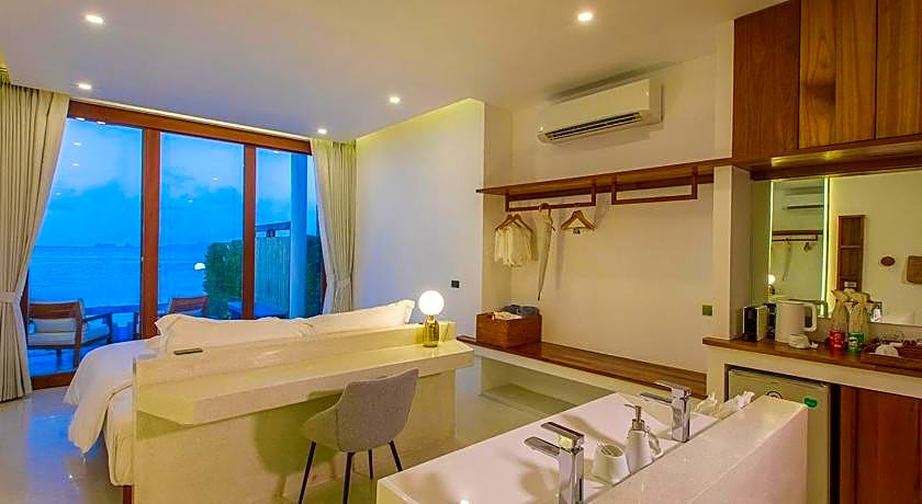 White Whale Beachfront Pool Villa