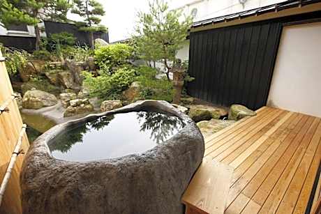 Superior Triple Room with Garden View and Open-Air Bath
