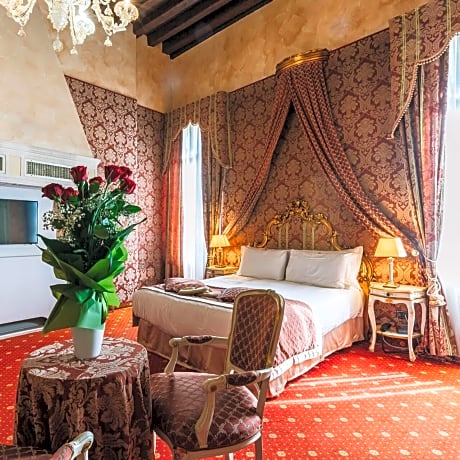 Junior Suite with Canal View