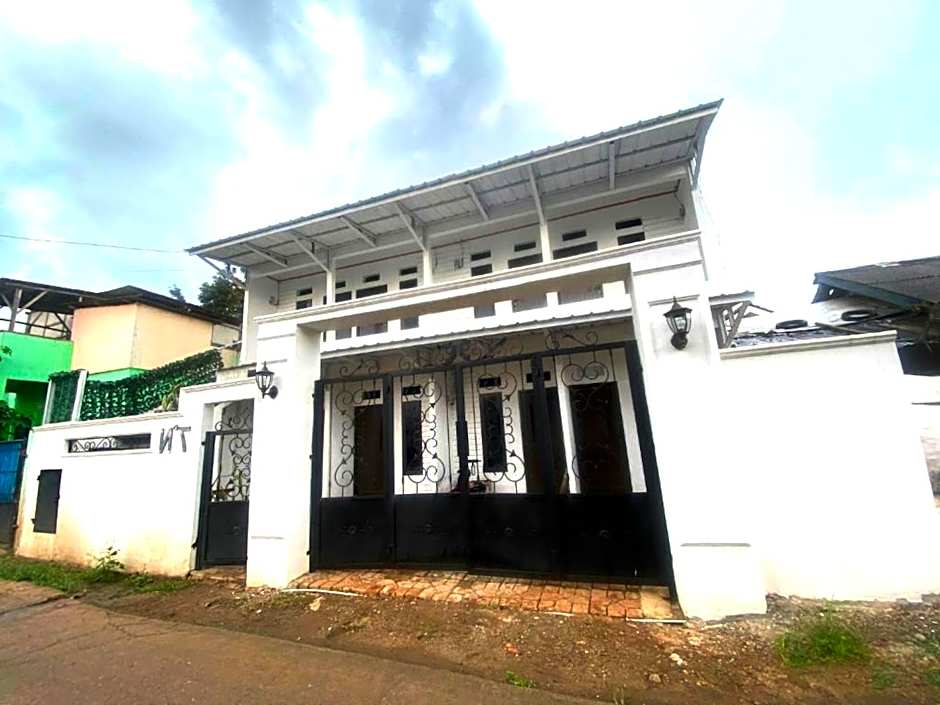 EXPRESS O 92147 Nia Residence