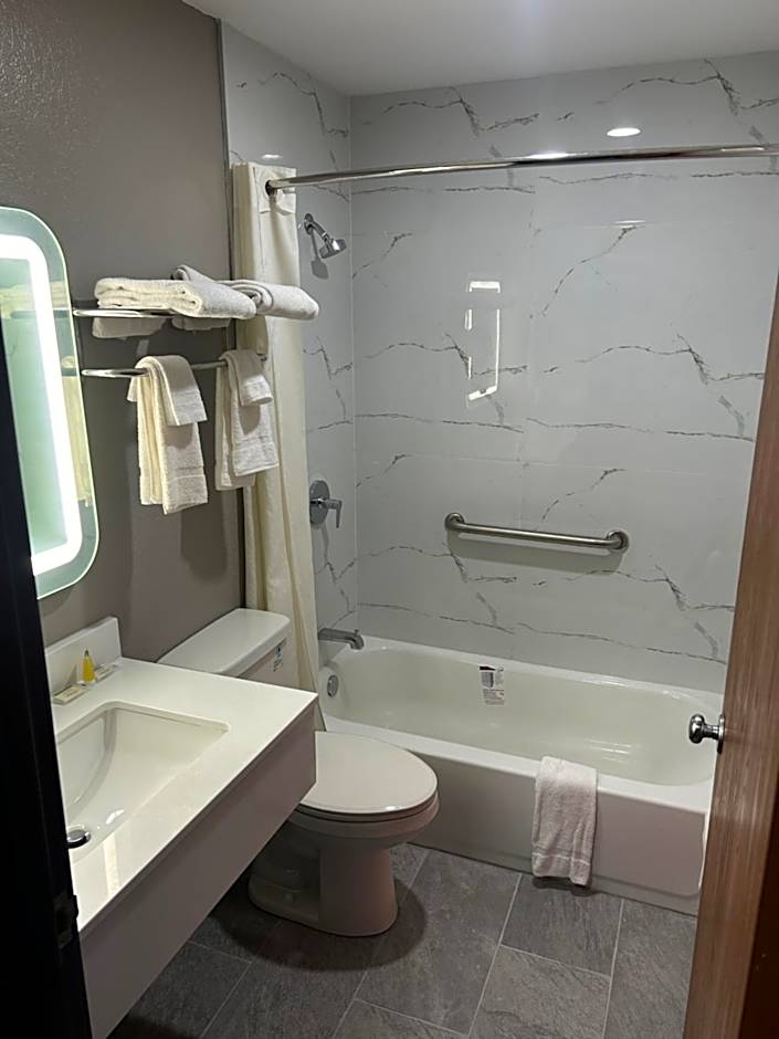 Super 8 by Wyndham Lewiston Auburn Area