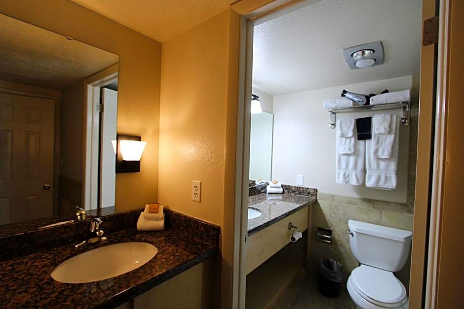 Dinosaur Inn & Suites