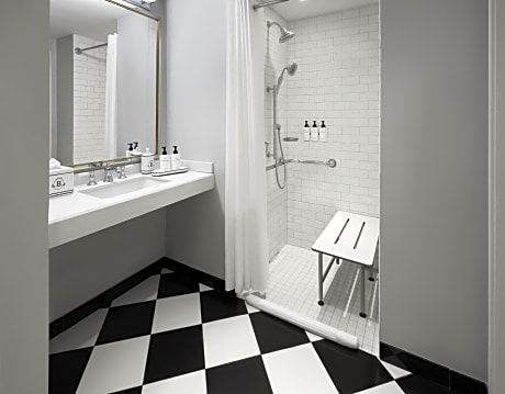 Classic Queen Room with Roll-in Shower - Mobility Access