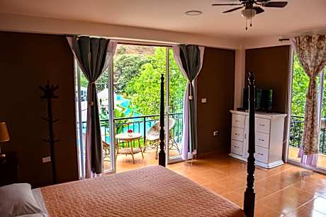 Zoila's Suite Escape