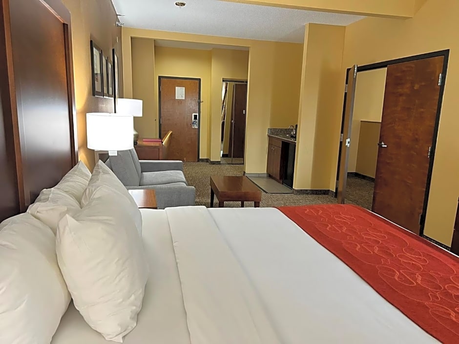 Comfort Suites Louisville East