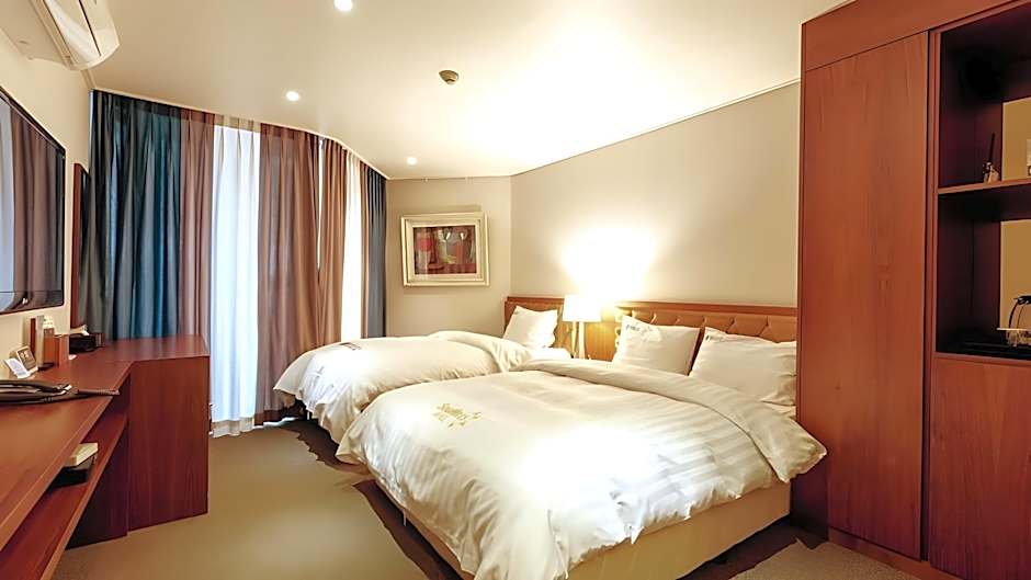 Benikea Chaeseokgang StarHills Hotel