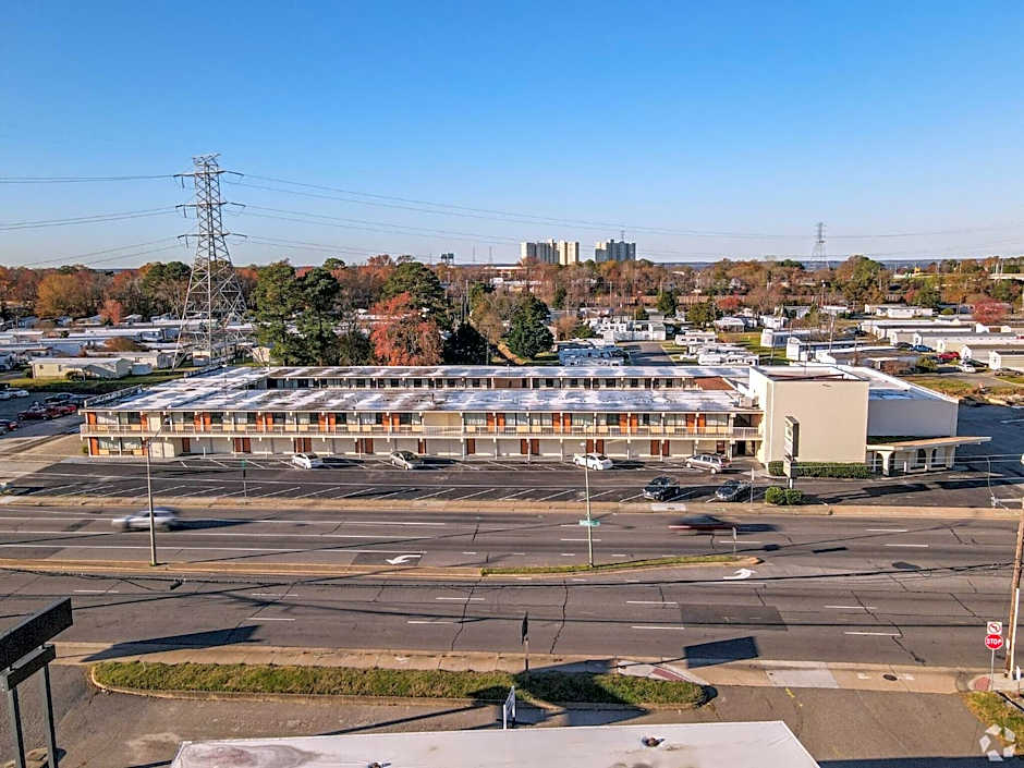 James River Inn & Suites