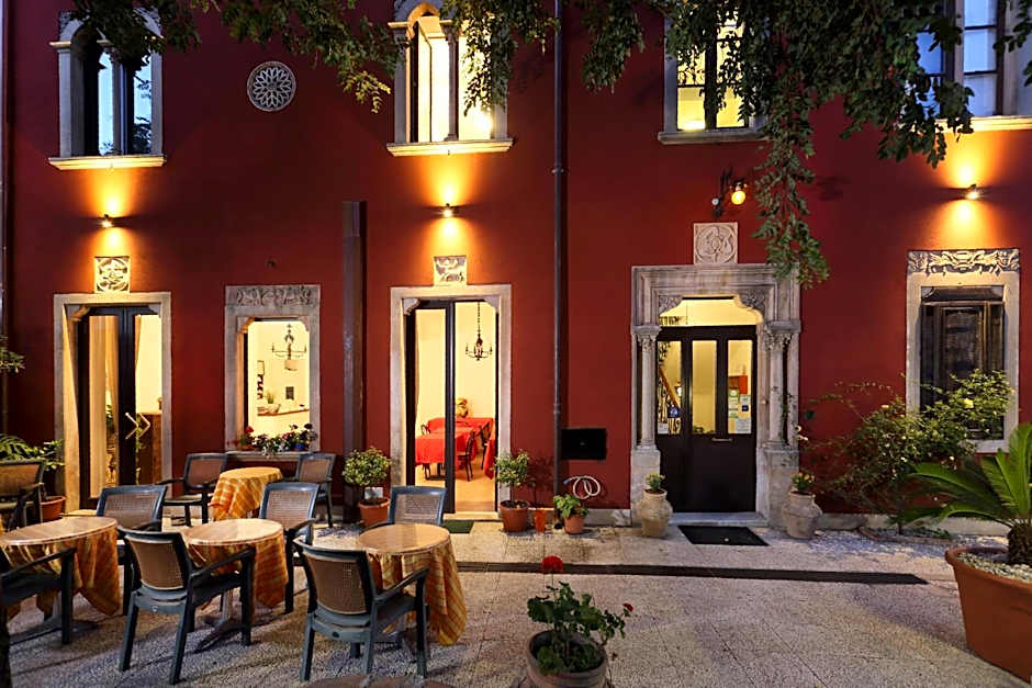 Villa Astoria