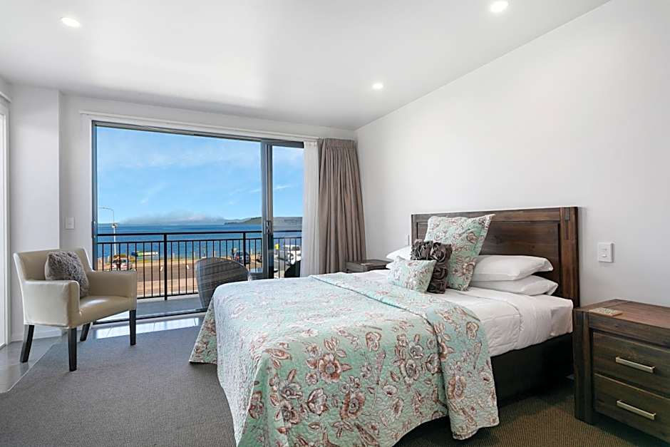 Acacia Lake View Motel