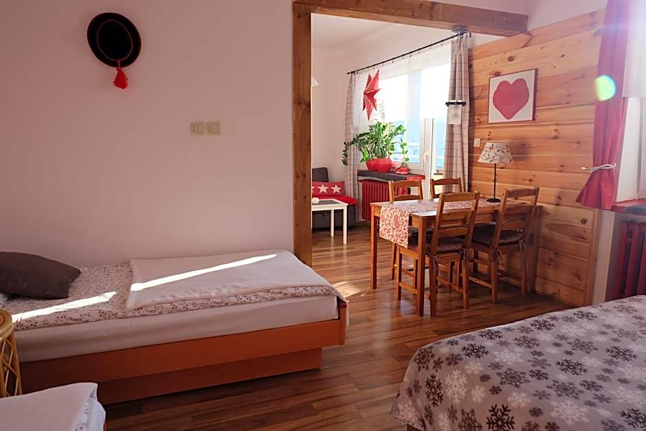 Willa Pod Aniołem - Pokoje Gościnne & Apartamenty z widokiem na góry