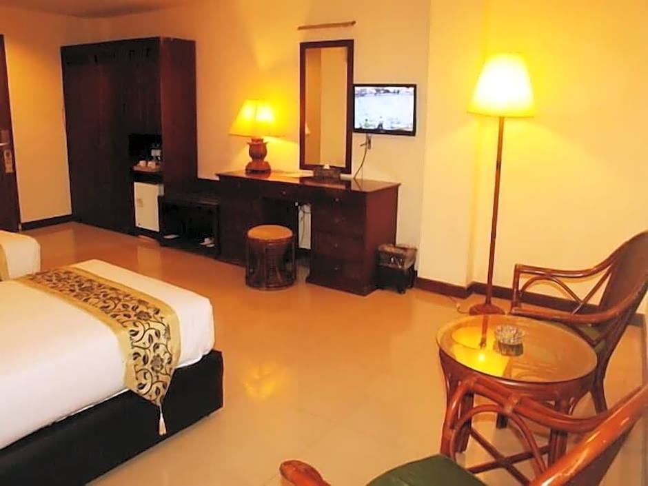 Losari Beach Hotel Makassar