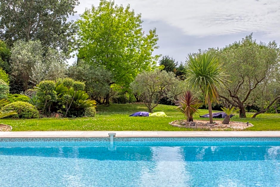 Le Domaine des Mûriers - charme, chic, calme en Provence Côte d'Azur