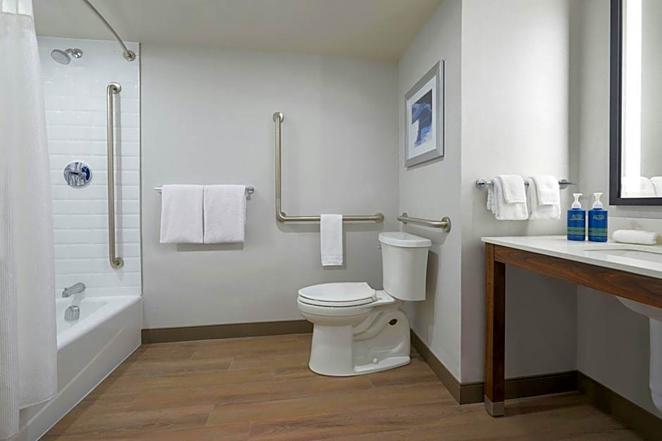 Four Points by Sheraton Point Edward Sarnia