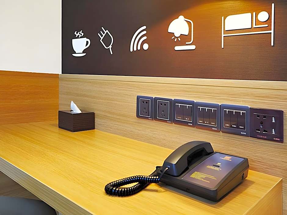 7 Days Premium Panjin Pedestrian Street Passenger Station