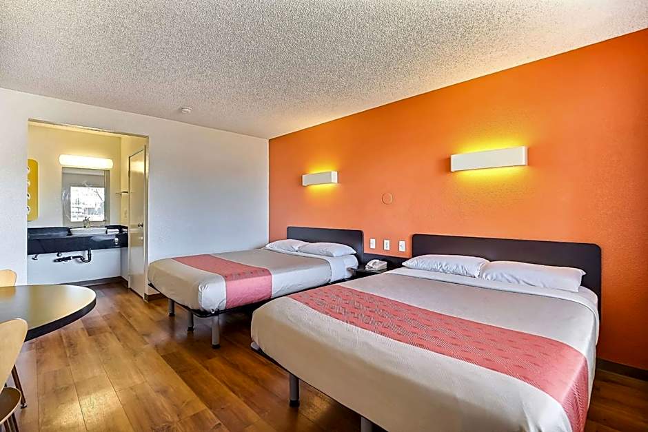 Motel 6-Oakland, CA - Embarcadero