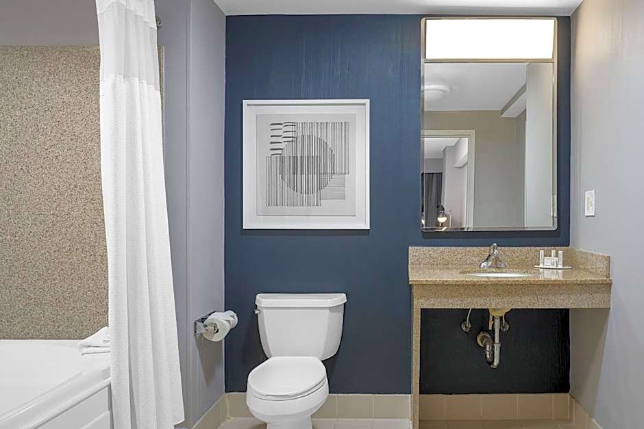 Courtyard by Marriott Long Island MacArthur Airport