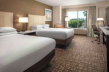 2 Queen Beds