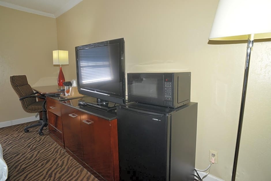 Hometown Inn & Suites