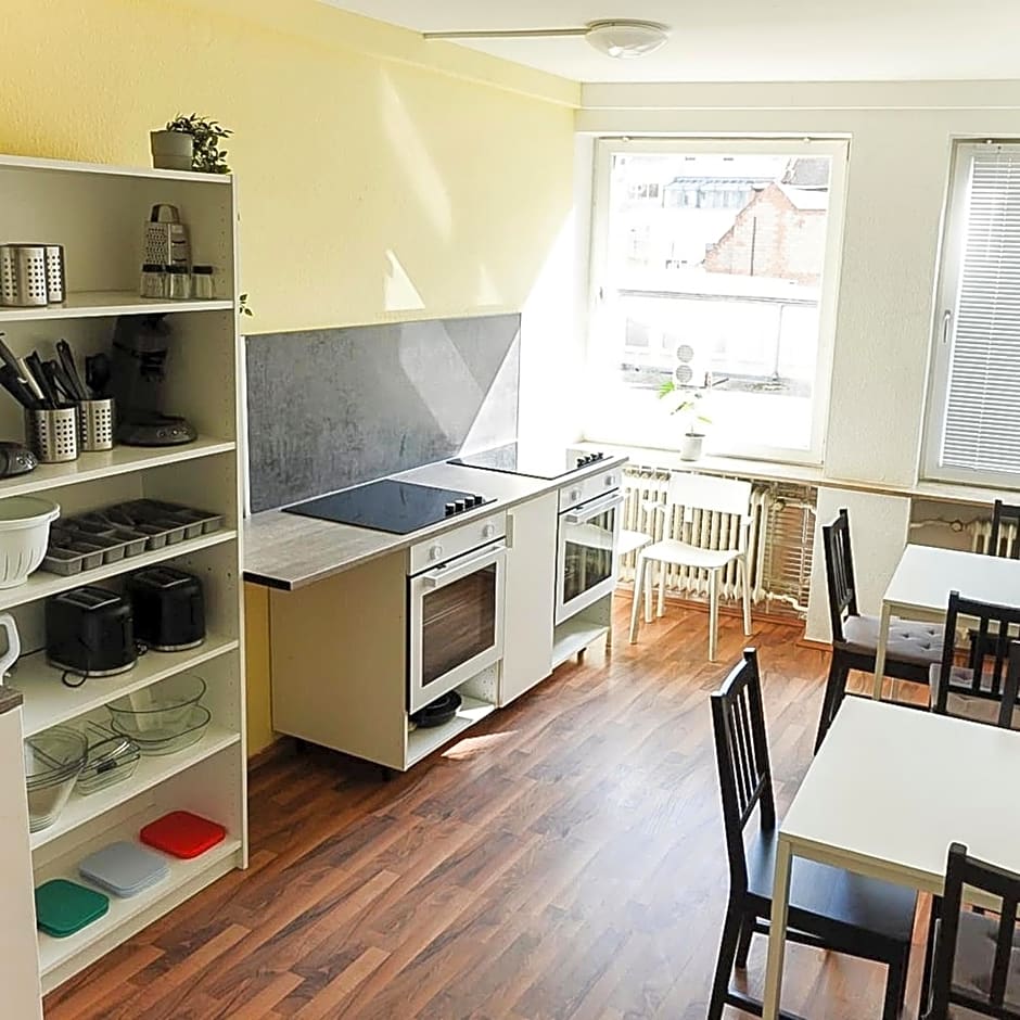 Zentral gelegene Zimmer mit Gemeinschaftsbad und Kuche