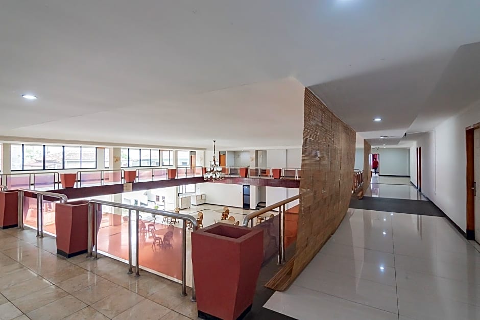 RedDoorz near Sukabumi Station 2