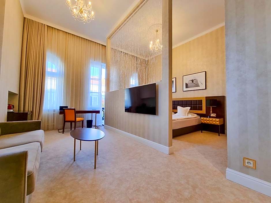 Tiffi Old Town Hotel