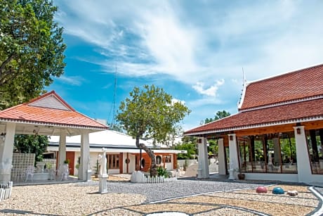 Maikaew Damnoen Resort