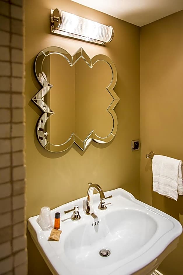 Hotel Vendome - BW Signature Collection