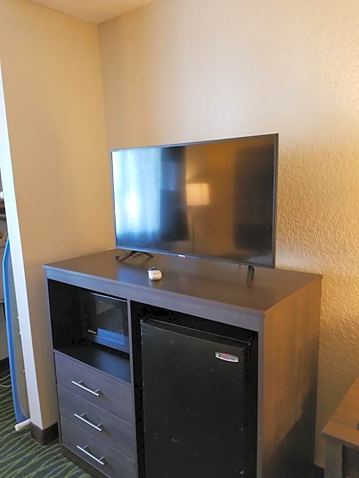 Quality Inn & Suites Leesburg Chain of Lakes