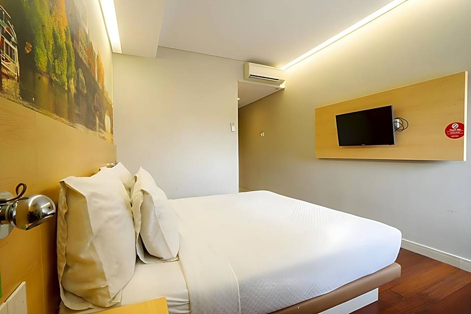 Life Hotel Stasiun Kota Surabaya